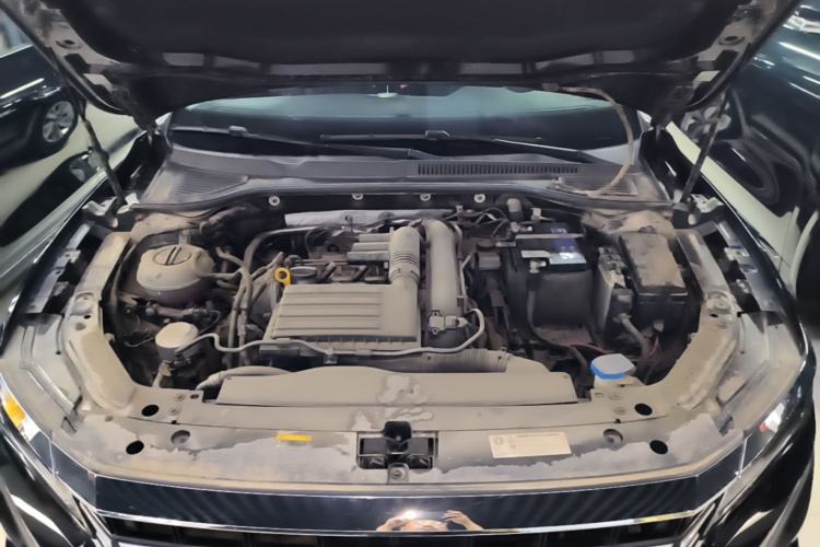Used Volkswagen Passat 2020 Revised Version 280TSI Business Edition China VI Standard Engine Bay