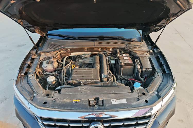 Used Volkswagen Passat 2020 Revised Version 280TSI Business Edition China VI Standard Engine Bay