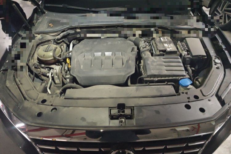 Used Volkswagen Passat 2020 Revised Version 330TSI Luxury Edition China VI Standard Engine Bay