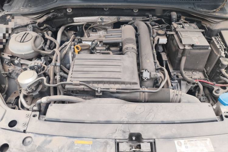 Used Volkswagen Passat 2020 Revised Version 280TSI Business Edition China VI Standard Engine Bay