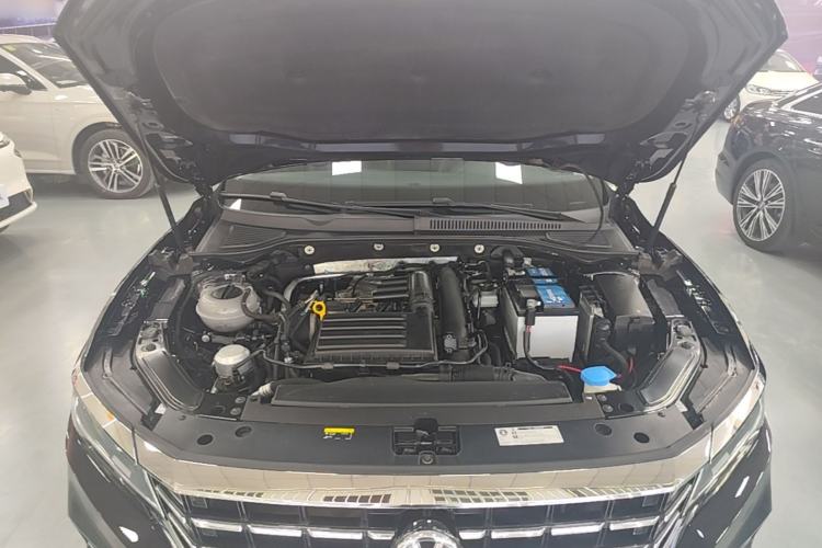 Used Volkswagen Passat 2020 280TSI Business Edition China VI Standard Engine Bay