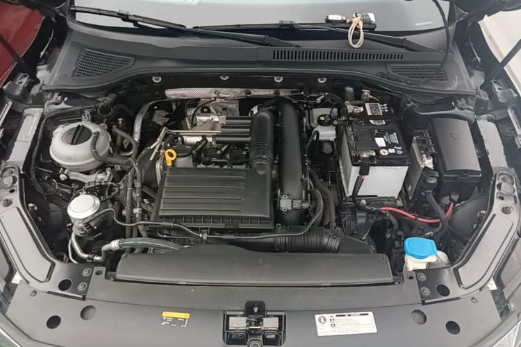Used Volkswagen Passat 2020 Revised Version 280TSI Business Edition China VI Standard Engine Bay