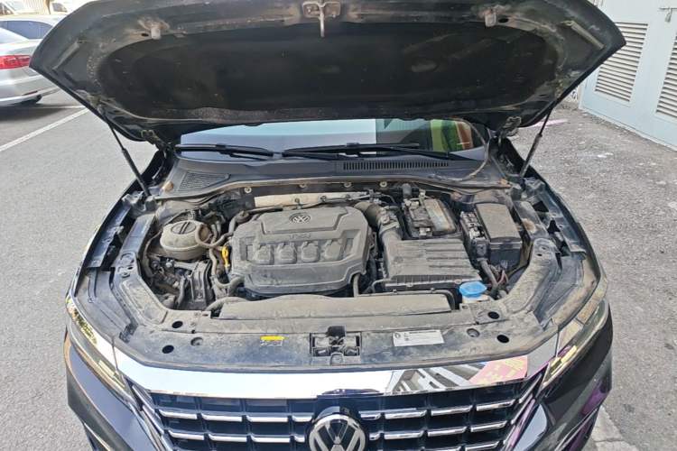 Used Volkswagen Passat 2020 330TSI Luxury Edition China VI Engine Bay