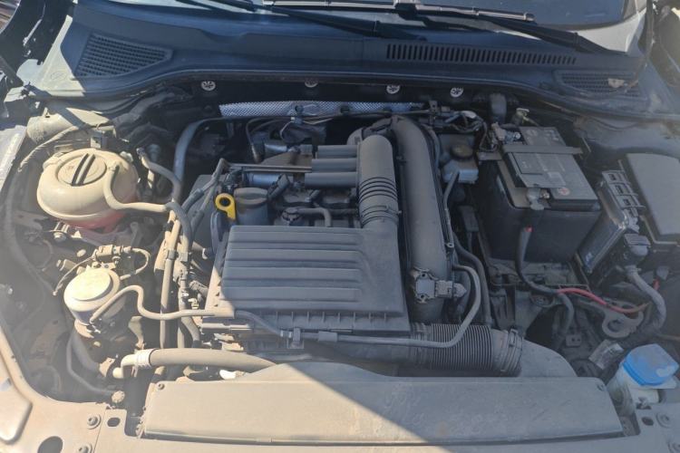 Used Volkswagen Passat 2020 Revised Version 280TSI Business Edition China VI Standard Engine Bay