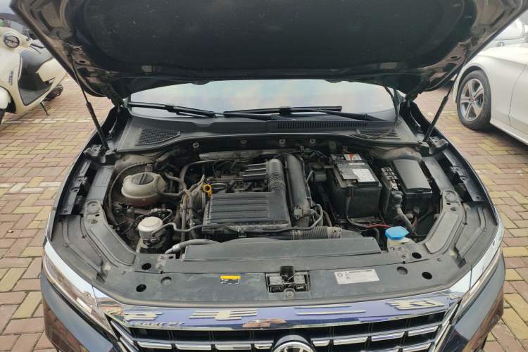 Used Volkswagen Passat 2020 Revised Version 280TSI Business Edition China VI Standard Engine Bay