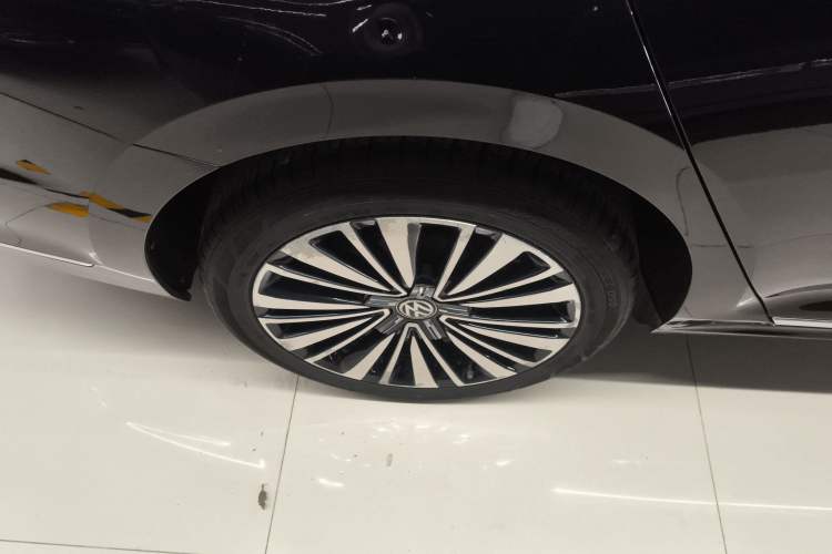 Used Volkswagen Passat 2020 330TSI Luxury Edition China VI Exterior 2