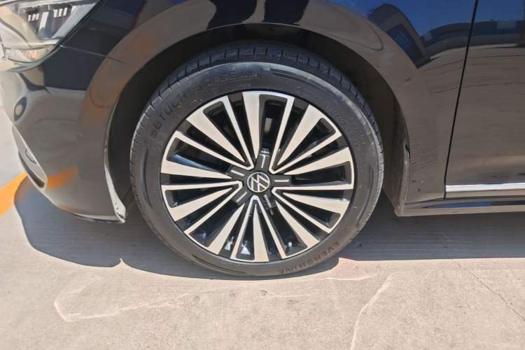 Used Volkswagen Passat 2020 Revised Version 330TSI Luxury Edition China VI Standard Exterior 4