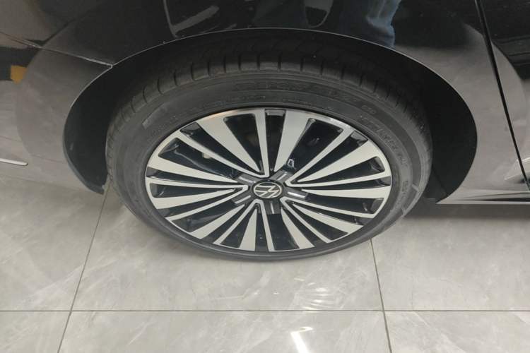 Used Volkswagen Passat 2020 Revised Version 330TSI Luxury Edition China VI Standard Exterior 5