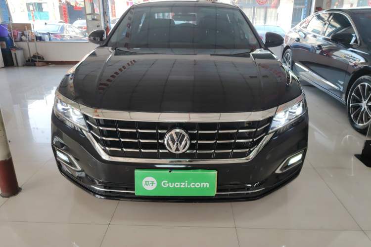 Used Volkswagen Passat 2020 Revised Version 330TSI Luxury Edition China VI Standard Front