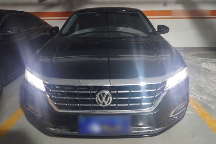 Used Volkswagen Passat 2020 330TSI Luxury Edition China VI Front