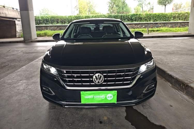 Used Volkswagen Passat 2020 330TSI Luxury Edition China VI Front