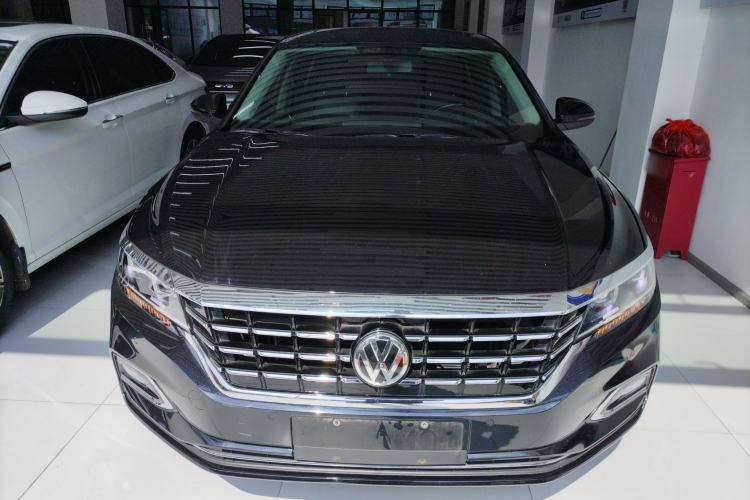Used Volkswagen Passat 2020 330TSI Luxury Edition China VI Front