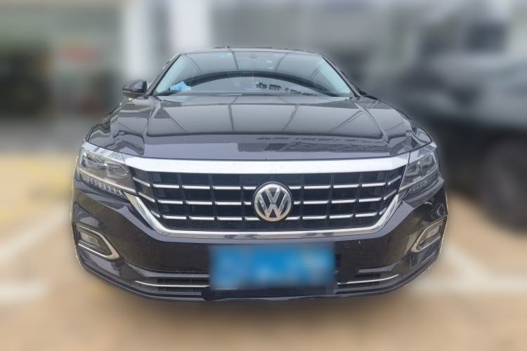 Used Volkswagen Passat 2020 330TSI Luxury Edition China VI Front