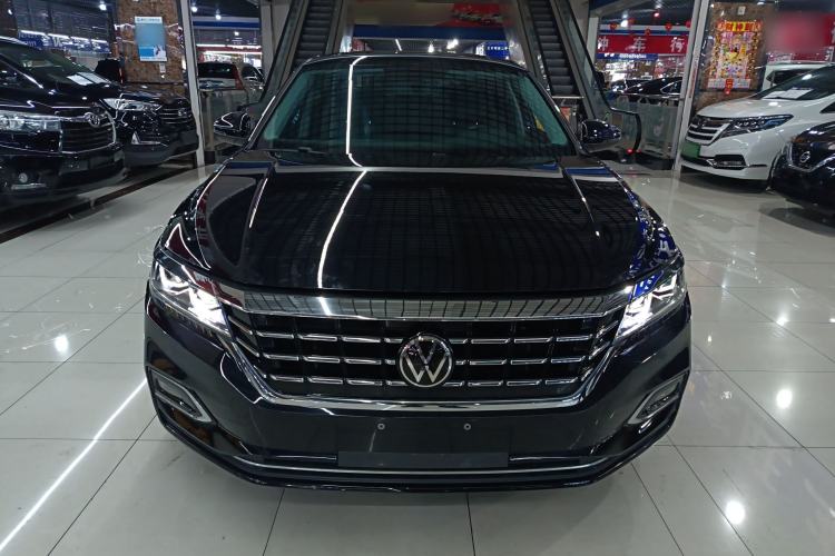 Used Volkswagen Passat 2020 Revised Version 330TSI Luxury Edition China VI Standard Front