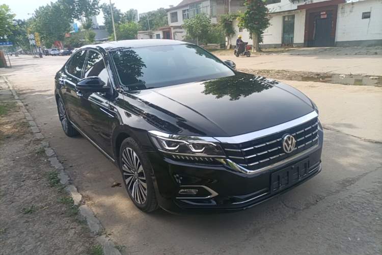Used Volkswagen Passat 2020 330TSI Luxury Edition China VI Front Right 45 Deg