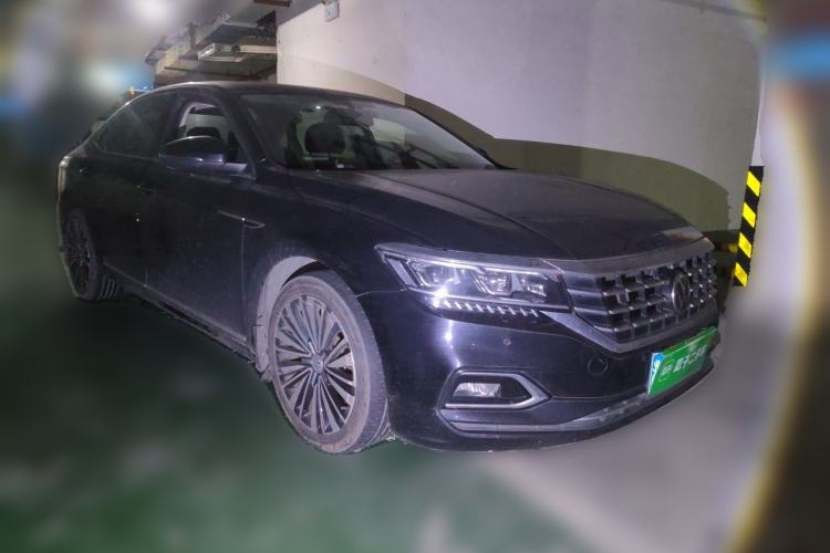 Used Volkswagen Passat 2020 330TSI Luxury Edition China VI Front Right 45 Deg
