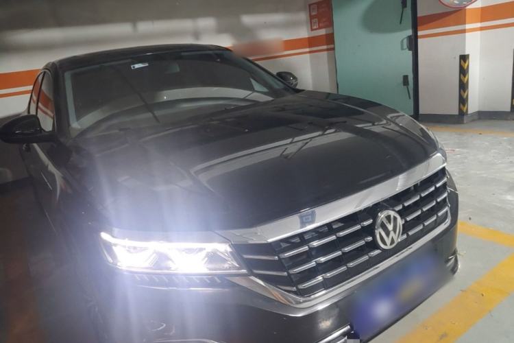 Used Volkswagen Passat 2020 330TSI Luxury Edition China VI Front Right 45 Deg