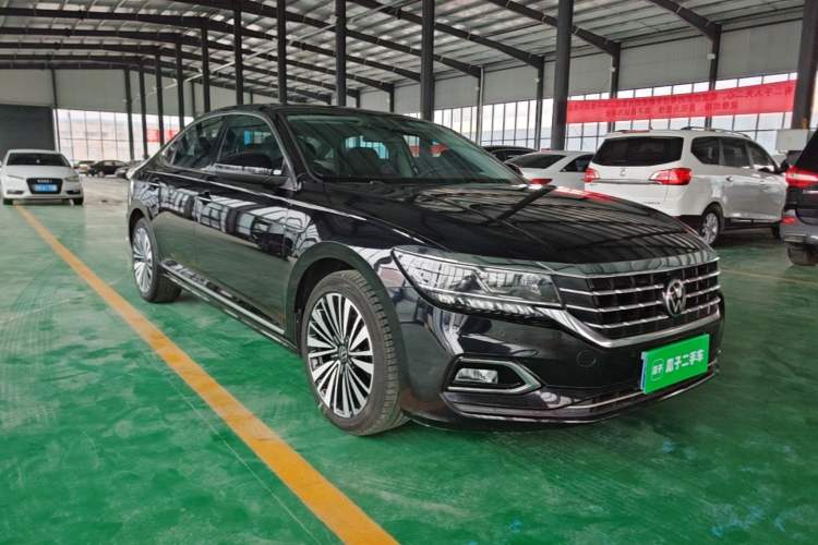 Used Volkswagen Passat 2020 Revised Version 330TSI Luxury Edition China VI Standard Front Right 45 Deg