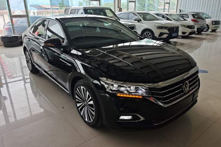 Used Volkswagen Passat 2020 Revised Version 330TSI Luxury Edition China VI Standard Front Right 45 Deg