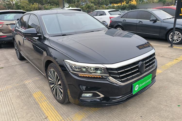 Used Volkswagen Passat 2020 Revised Version 330TSI Luxury Edition China VI Standard Front Right 45 Deg