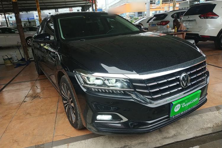 Used Volkswagen Passat 2020 Revised Version 330TSI Luxury Edition China VI Standard Front Right 45 Deg