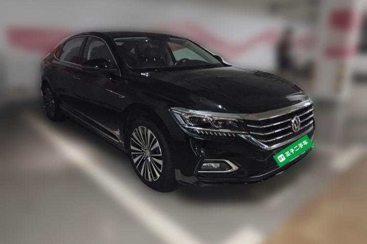 Used Volkswagen Passat 2020 330TSI Luxury Edition China VI Front Right 45 Deg