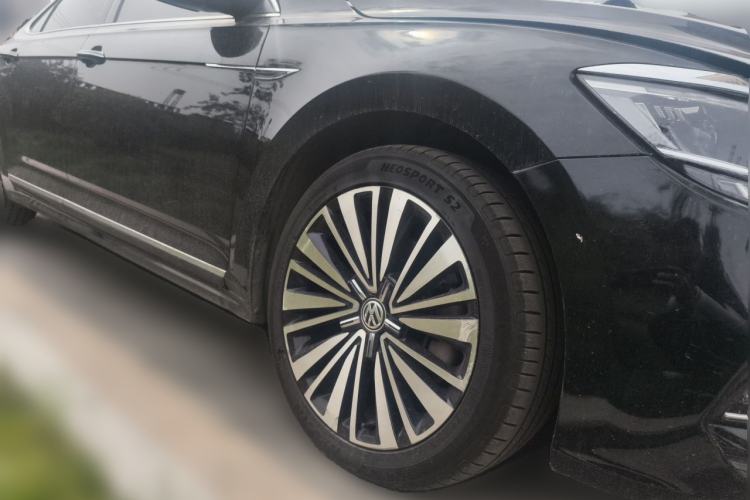 Used Volkswagen Passat 2020 330TSI Luxury Edition China VI Front Right 45 Deg