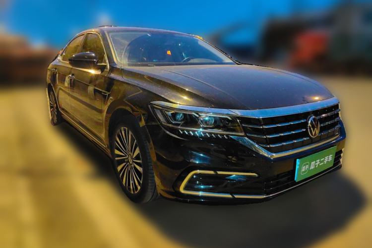 Used Volkswagen Passat 2020 Revised Version 330TSI Luxury Edition China VI Standard Front Right 45 Deg