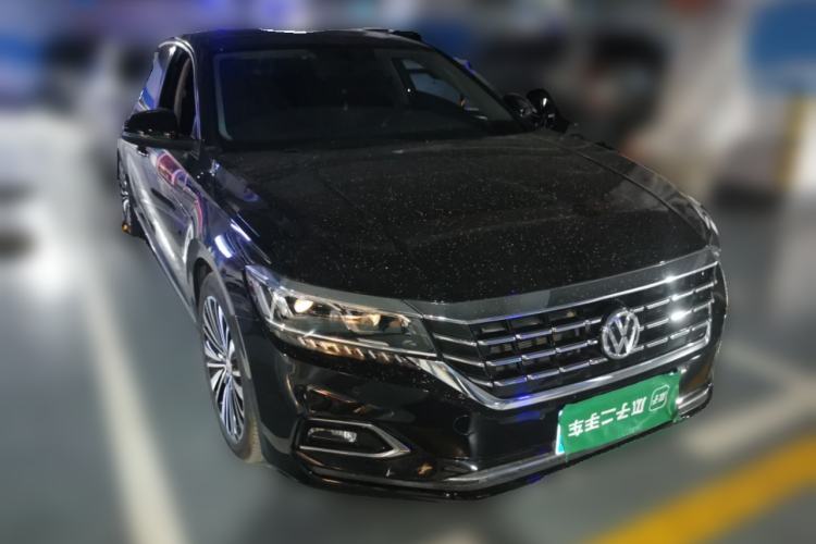 Used Volkswagen Passat 2020 330TSI Luxury Edition China VI Front Right 45 Deg