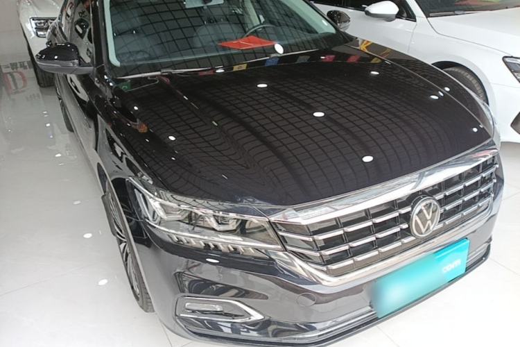 Used Volkswagen Passat 2020 Revised Version 330TSI Luxury Edition China VI Standard Front Right 45 Deg