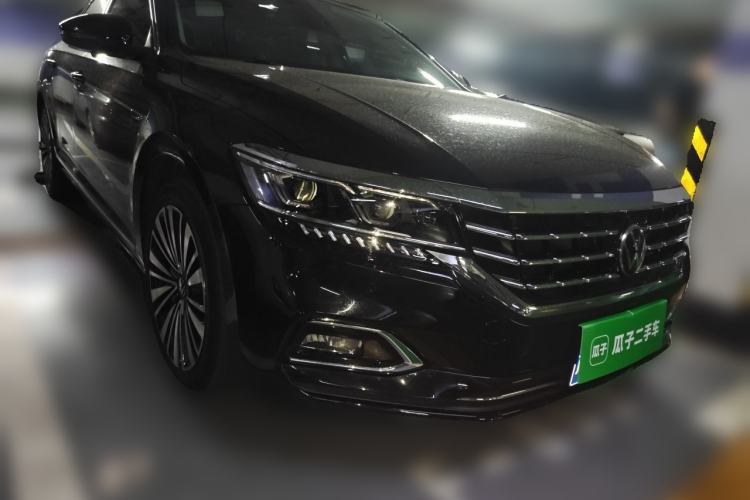 Used Volkswagen Passat 2020 Revised Version 330TSI Luxury Edition China VI Standard Front Right 45 Deg
