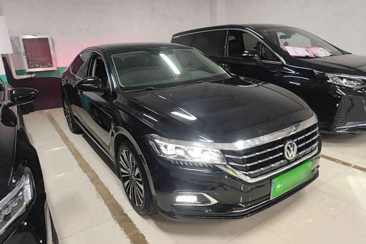 Used Volkswagen Passat 2020 330TSI Prestige Edition China VI Standard Front Right 45 Deg
