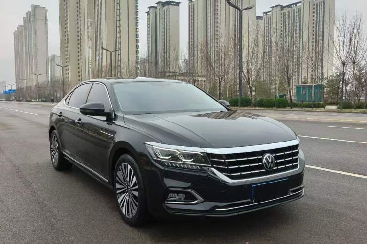 Used Volkswagen Passat 2020 Revised Version 330TSI Luxury Edition China VI Standard Front Right 45 Deg