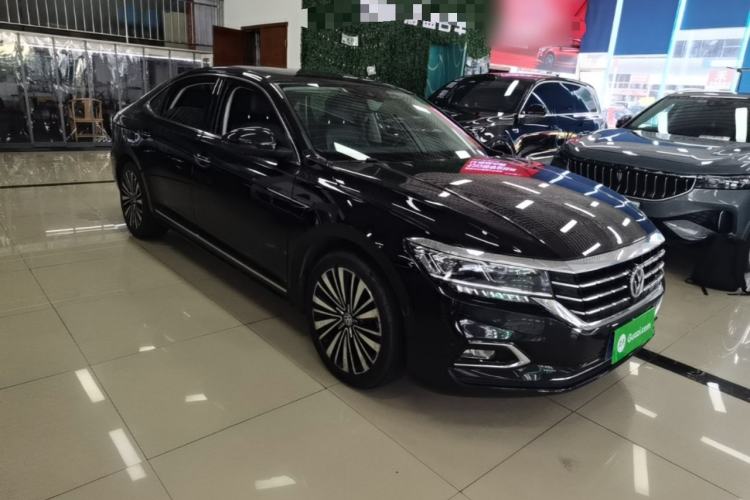 Used Volkswagen Passat 2020 330TSI Prestige Edition China VI Standard Front Right 45 Deg
