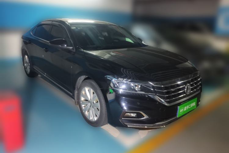 Used Volkswagen Passat 2020 330TSI Elite Edition China VI Front Right 45 Deg