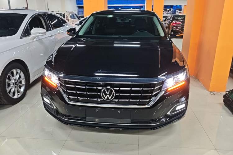 Used Volkswagen Passat 2020 Revised Version 330TSI Luxury Edition China VI Standard Front