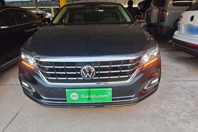 Used Volkswagen Passat 2020 Revised Version 330TSI Luxury Edition China VI Standard Front