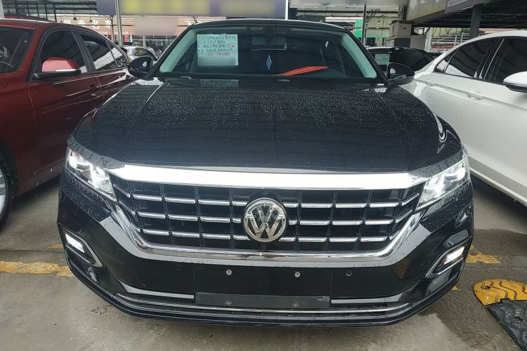 Used Volkswagen Passat 2020 330TSI Luxury Edition China VI Front