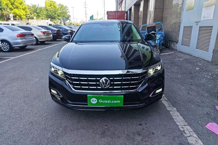 Used Volkswagen Passat 2020 330TSI Luxury Edition China VI Front