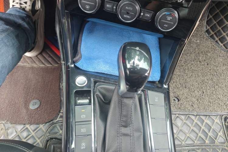 Used Volkswagen Passat 2020 330TSI Elite Edition China VI Gear Lever