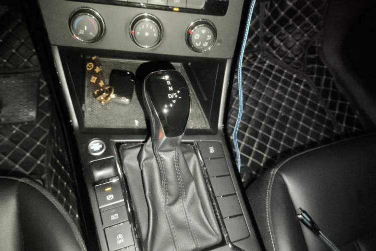Used Volkswagen Passat 2020 280TSI Business Edition China VI Standard Gear Lever