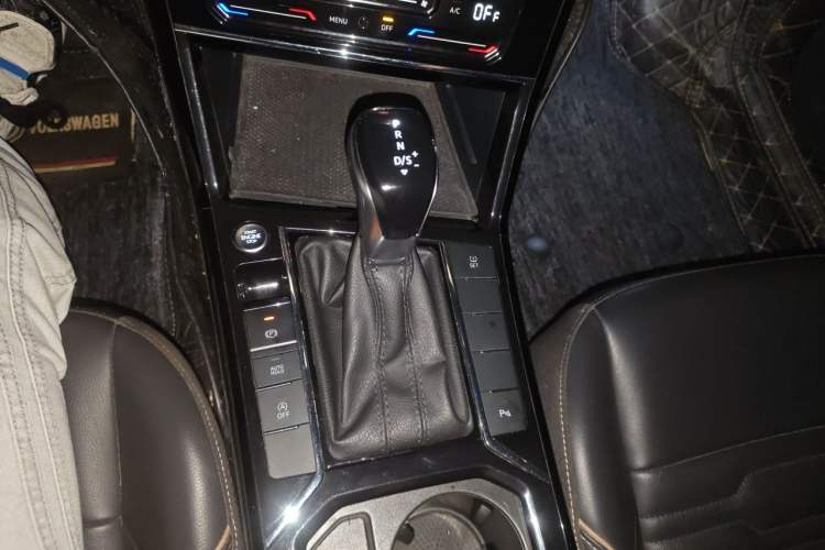 Used Volkswagen Passat 2020 330TSI Elite Edition China VI Gear Lever