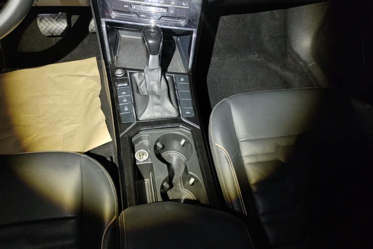 Used Volkswagen Passat 2020 330TSI Elite Edition China VI Gear Lever