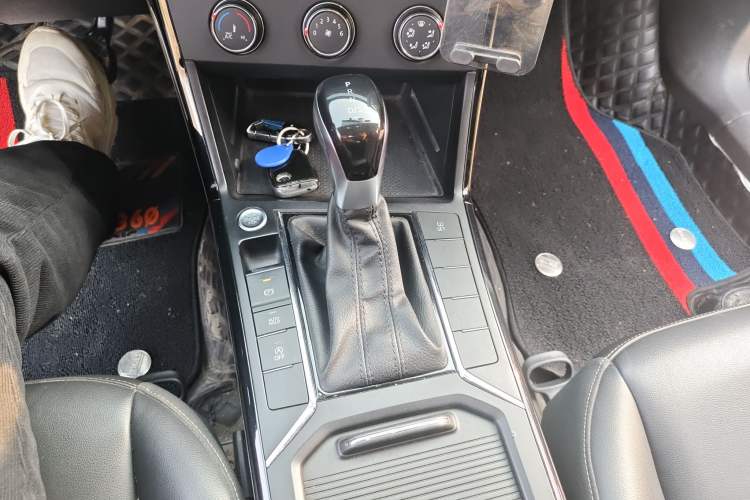 Used Volkswagen Passat 2020 280TSI Business Edition China VI Standard Gear Lever