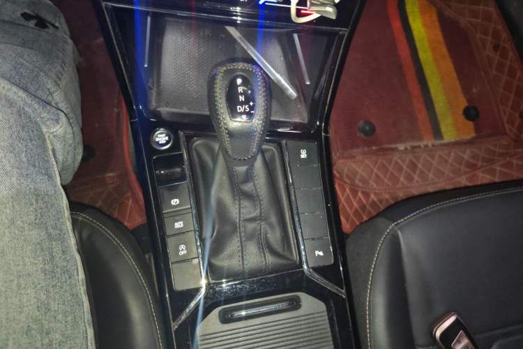 Used Volkswagen Passat 2020 330TSI Elite Edition China VI Gear Lever