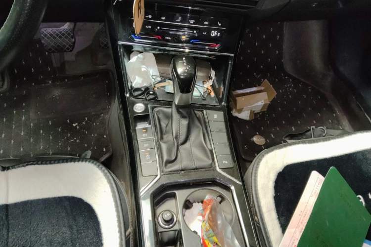 Used Volkswagen Passat 2020 Facelift 330TSI Elite Edition China VI Standard Gear Lever