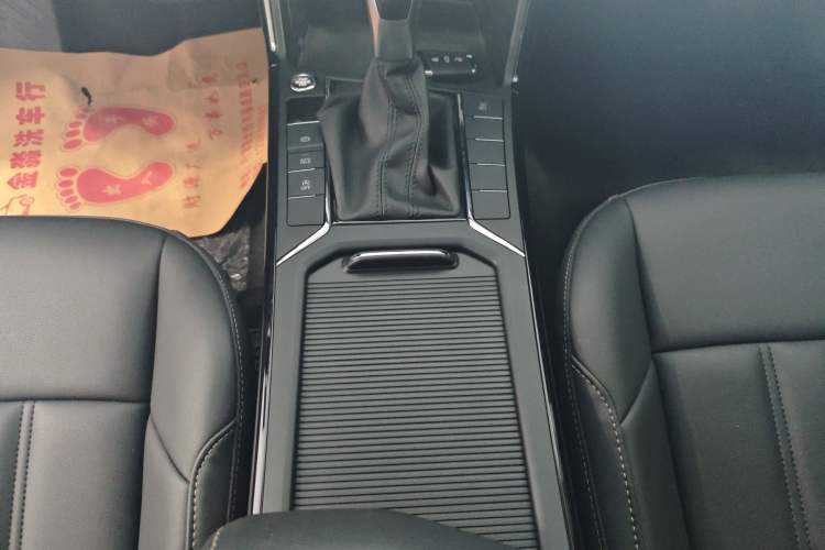 Used Volkswagen Passat 2020 Revised Version 280TSI Business Edition China VI Standard Gear Lever