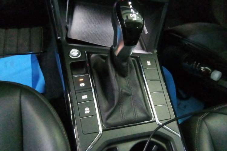 Used Volkswagen Passat 2020 Revised Version 280TSI Business Edition China VI Standard Gear Lever