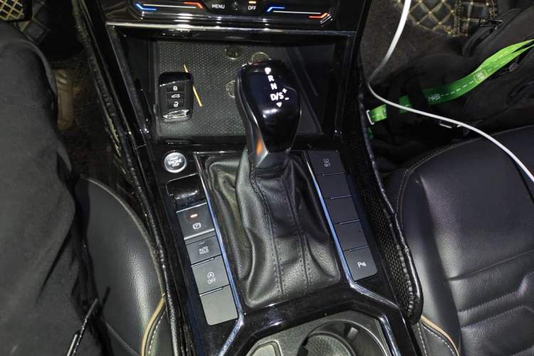 Used Volkswagen Passat 2020 330TSI Elite Edition China VI Gear Lever