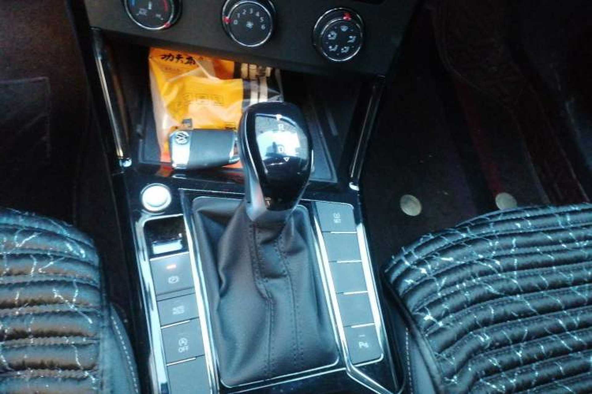 Used Volkswagen Passat 2020 Facelift 330TSI Elite Edition China VI Standard Gear Lever